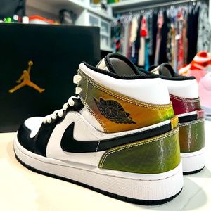 JORDAN 1 mids. “Heat reactive” reflective perfect condition